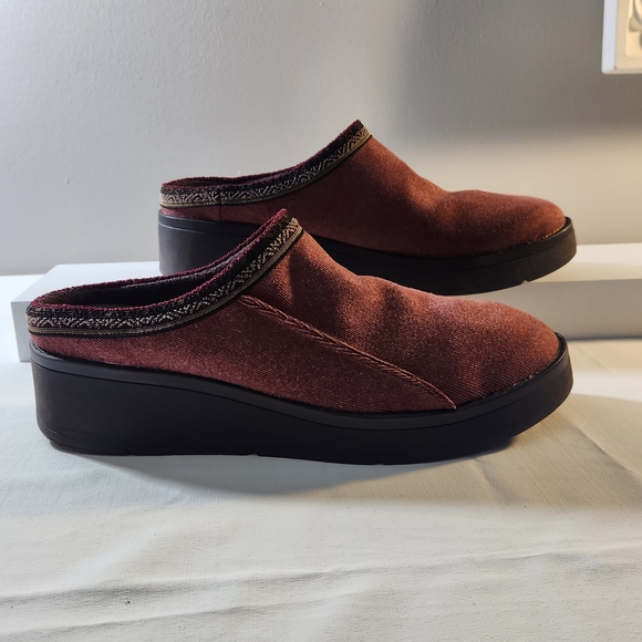 Bzees Shoes - Bzees Maroon Knit Slip-On‎ Comfort Shoes  Size 8 Casual Lightweight